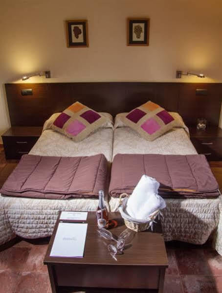 Pago De Tharsys Guest House Рекена Екстериор снимка
