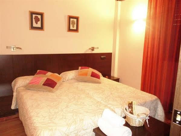 Pago De Tharsys Guest House Рекена Екстериор снимка
